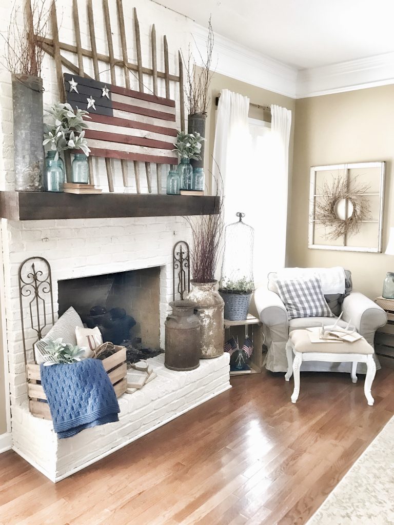 living room side view with 4 of july decor